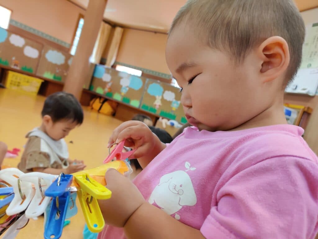 小さな指が『考えて』いた一週間